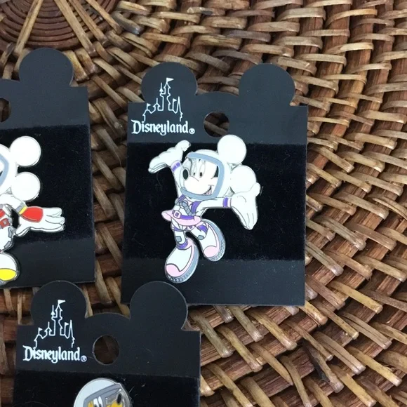 Vintage Disney Pins Mickey Minnie Pluto New Space Astronauts - Picture 2 of 4